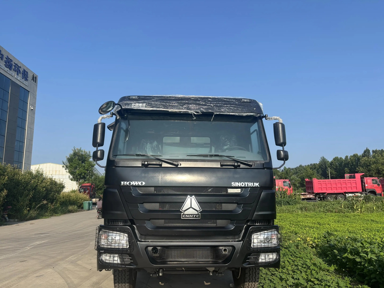 SINOTRUK HOWO 400 CLICK HERE FOR DISCOUNT - Camion benne: photos 3 SINOTRUK HOWO 400 CLICK HERE FOR DISCOUNT - Camion benne: photos 3