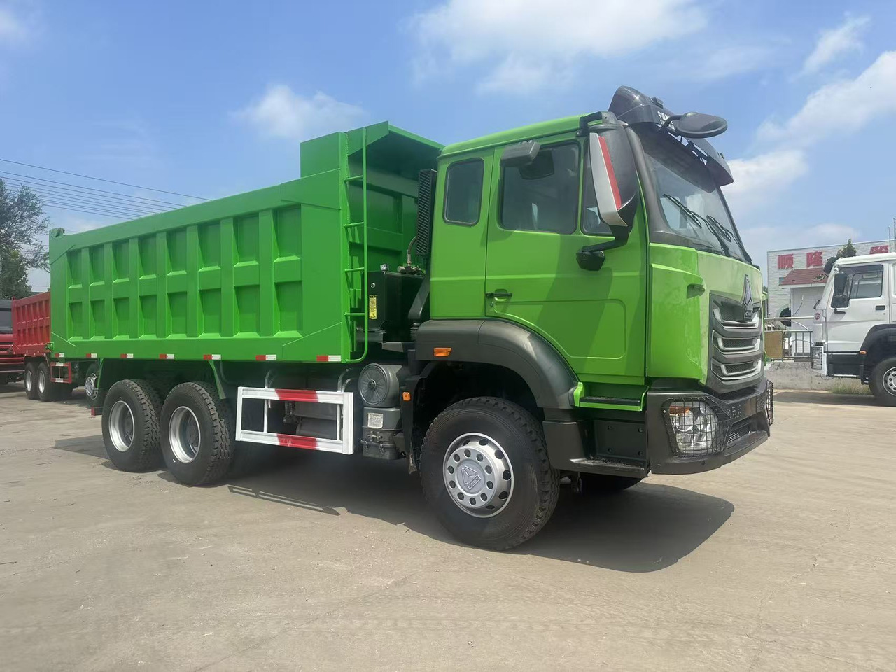 SINOTRUK HOWO 6x4 Dump Truck Click for Discount - Camion benne: photos 3 SINOTRUK HOWO 6x4 Dump Truck Click for Discount - Camion benne: photos 3