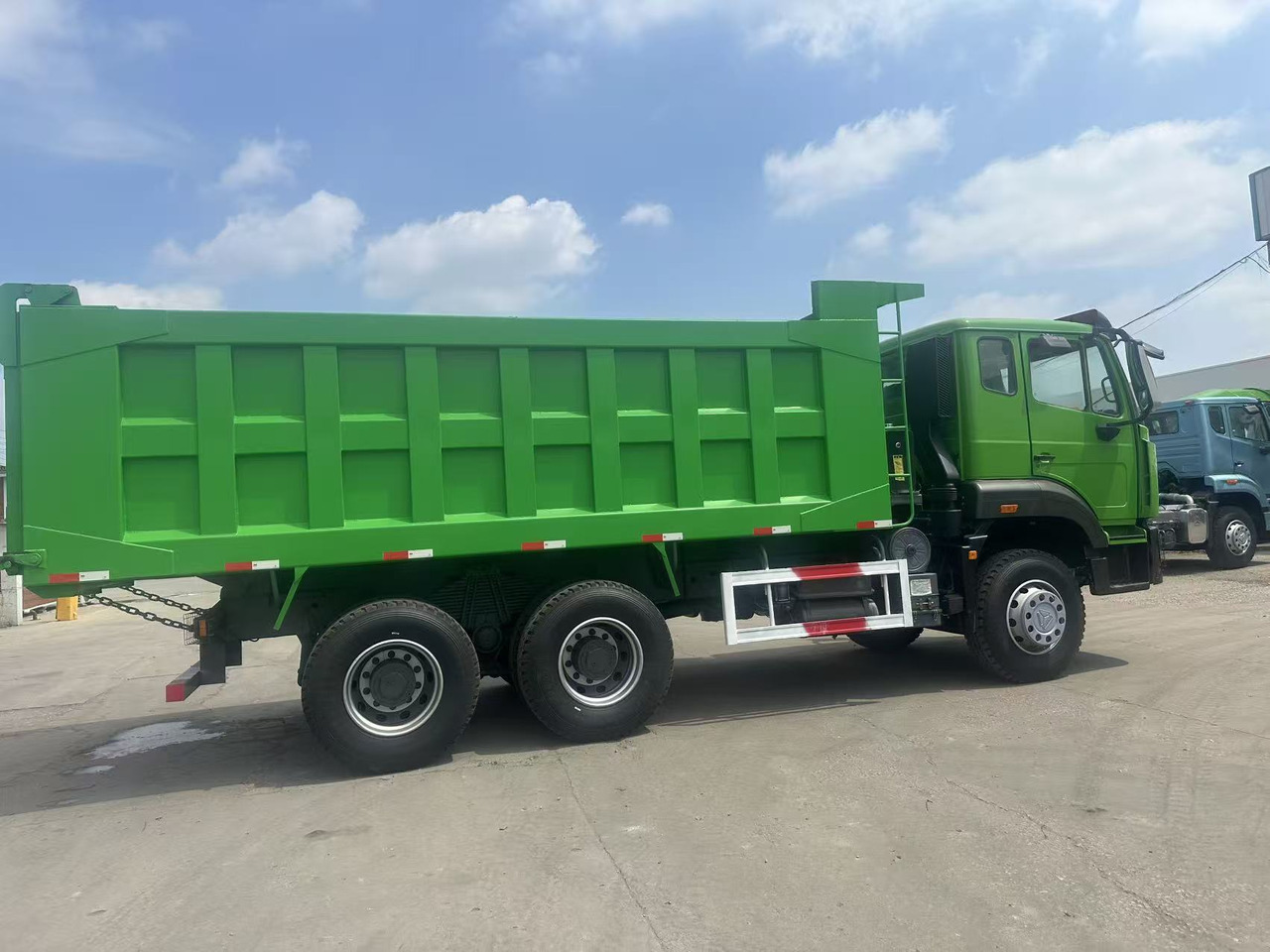 SINOTRUK HOWO 6x4 Dump Truck Click for Discount - Camion benne: photos 5 SINOTRUK HOWO 6x4 Dump Truck Click for Discount - Camion benne: photos 5