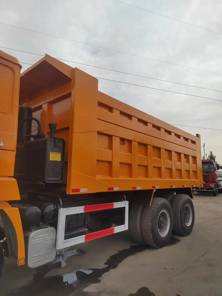SINOTRUK HOWO 8x4 F3000 Dump Trruck Click for Discount - Camion benne: photos 2 SINOTRUK HOWO 8x4 F3000 Dump Trruck Click for Discount - Camion benne: photos 2