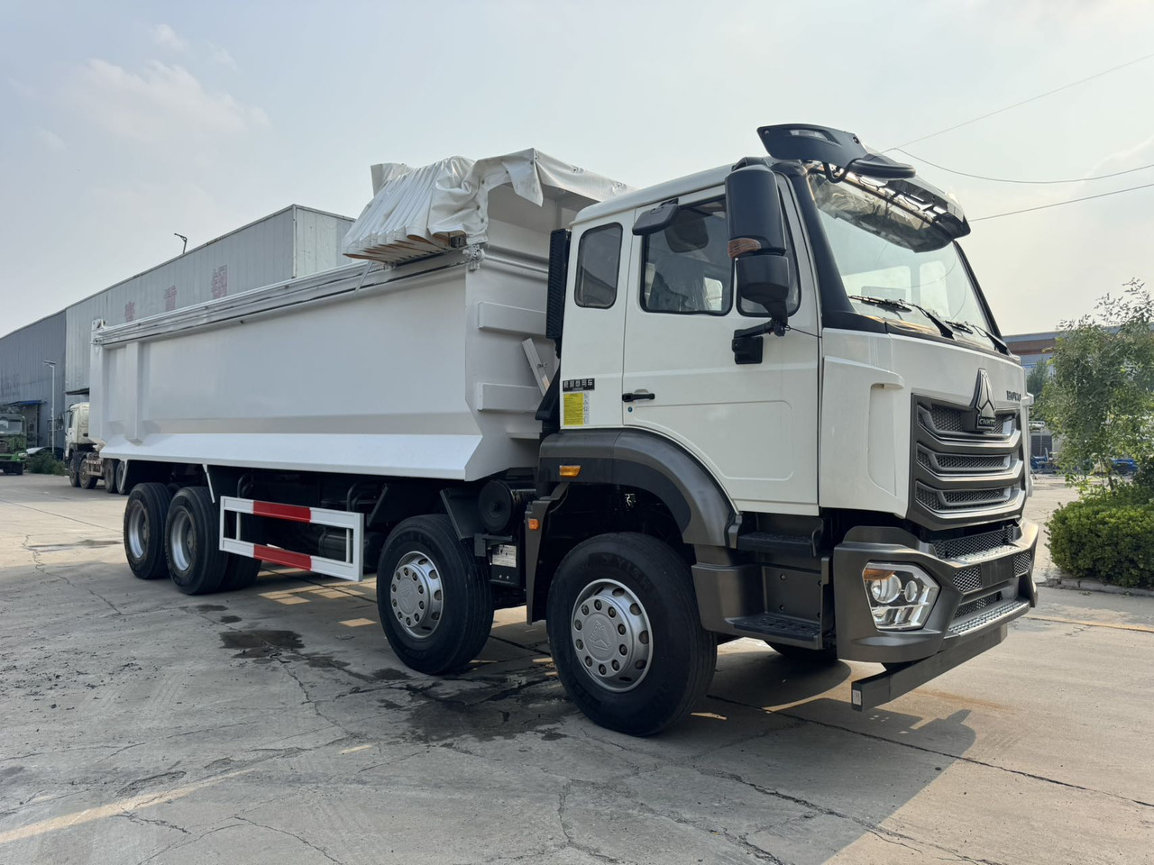 SINOTRUK HOWO Dump Truck 8x4 Click Here for Discount - Camion benne: photos 2 SINOTRUK HOWO Dump Truck 8x4 Click Here for Discount - Camion benne: photos 2