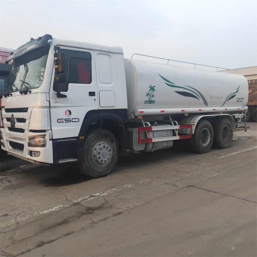 SINOTRUK HOWO375 - Camion citerne: photos 1 SINOTRUK HOWO375 - Camion citerne: photos 1