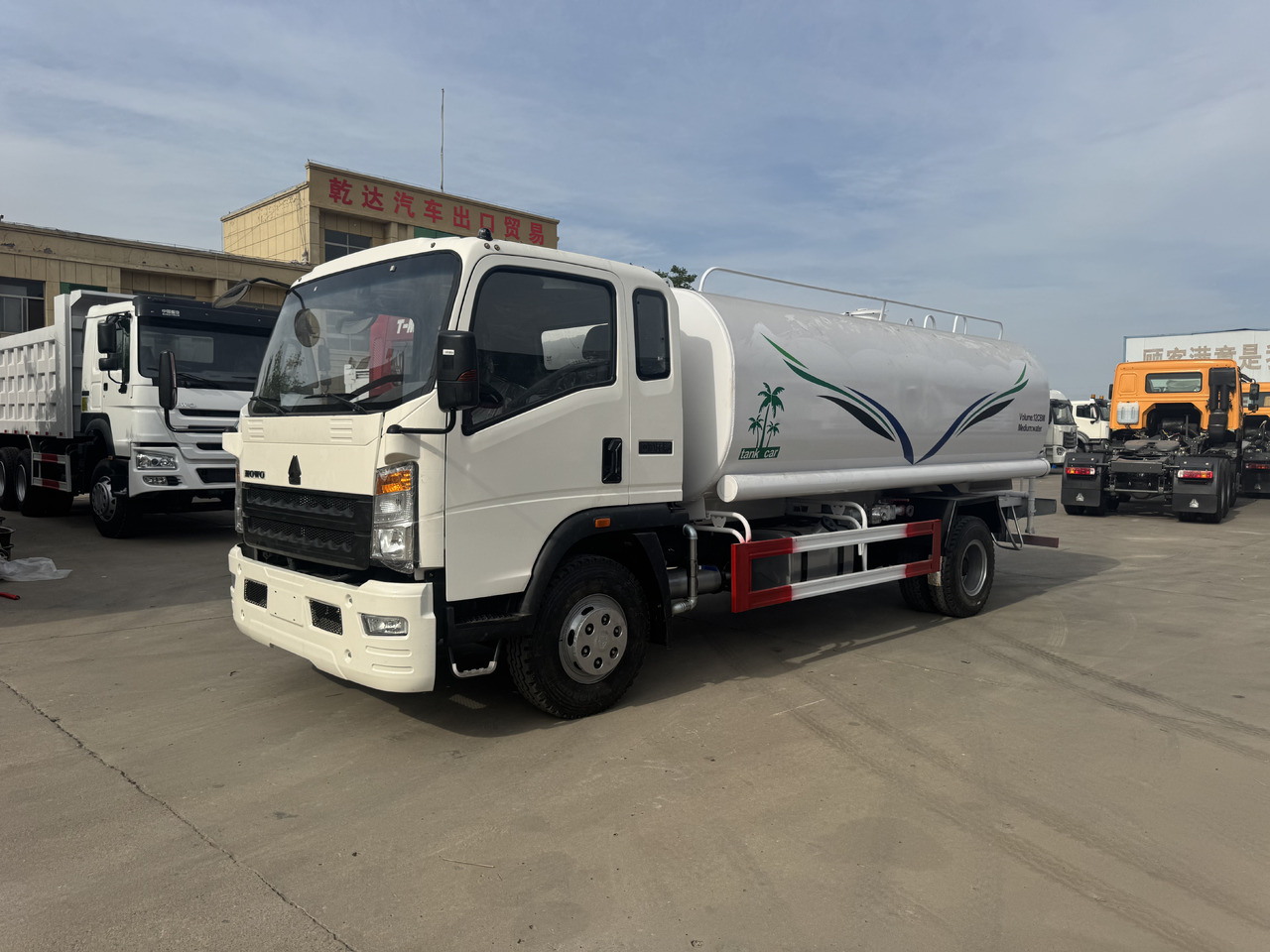 SINOTRUK Howo Water Tanker Click Here For DISCOUNT - Camion citerne: photos 1 SINOTRUK Howo Water Tanker Click Here For DISCOUNT - Camion citerne: photos 1
