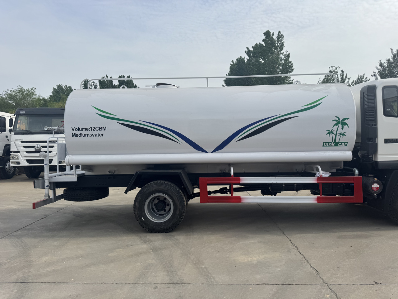 SINOTRUK Howo Water Tanker Click Here For DISCOUNT - Camion citerne: photos 3 SINOTRUK Howo Water Tanker Click Here For DISCOUNT - Camion citerne: photos 3