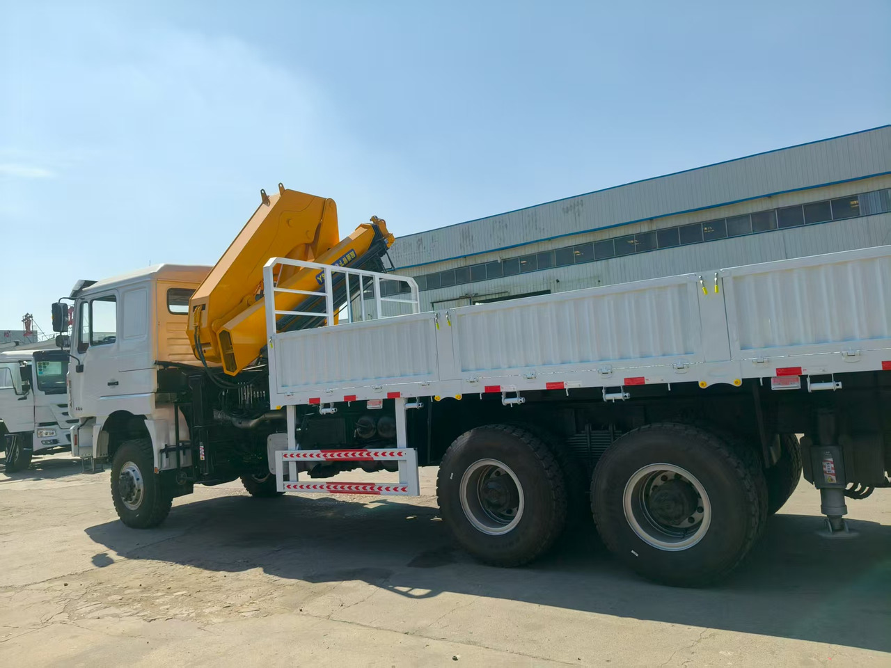 Shacman - Camion grue: photos 3 Shacman - Camion grue: photos 3