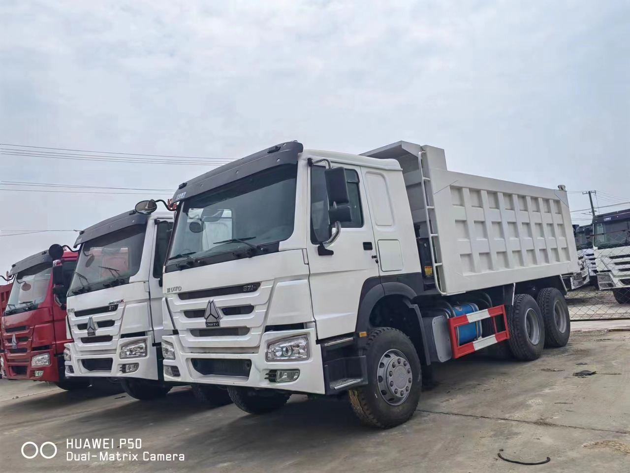 Sino HOWO 6x4 Dump Truck Click for Discount - Camion benne: photos 1 Sino HOWO 6x4 Dump Truck Click for Discount - Camion benne: photos 1