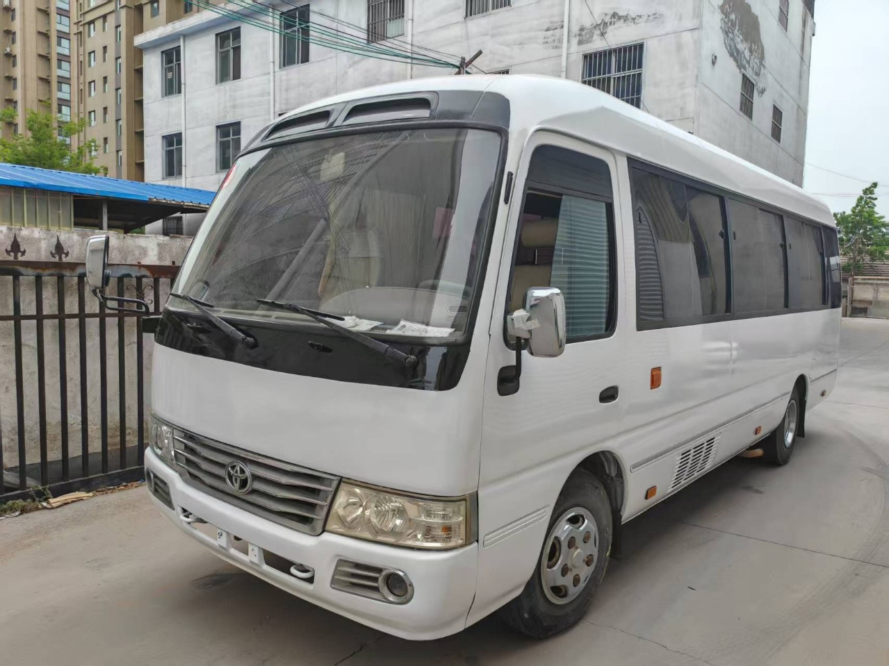 TOYOTA White Mini Bus 29 Seats Click Here for Discount - Autocar: photos 3 TOYOTA White Mini Bus 29 Seats Click Here for Discount - Autocar: photos 3