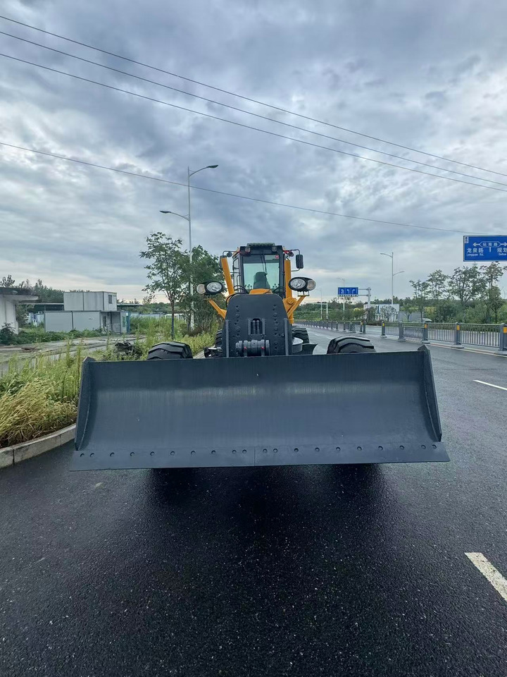 XCMG GR2153 Grader - Niveleuse: photos 2 XCMG GR2153 Grader - Niveleuse: photos 2