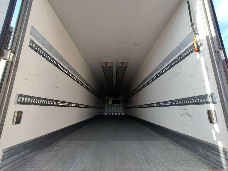 Semi-remorque 3 Essieux 38 TONNES HAYON CAISSE CHEREAU GROUPE CARRIER VECTOR 1550 - Semi-remorque frigorifique: photos 5 Semi-remorque 3 Essieux 38 TONNES HAYON CAISSE CHEREAU GROUPE CARRIER VECTOR 1550 - Semi-remorque frigorifique: photos 5