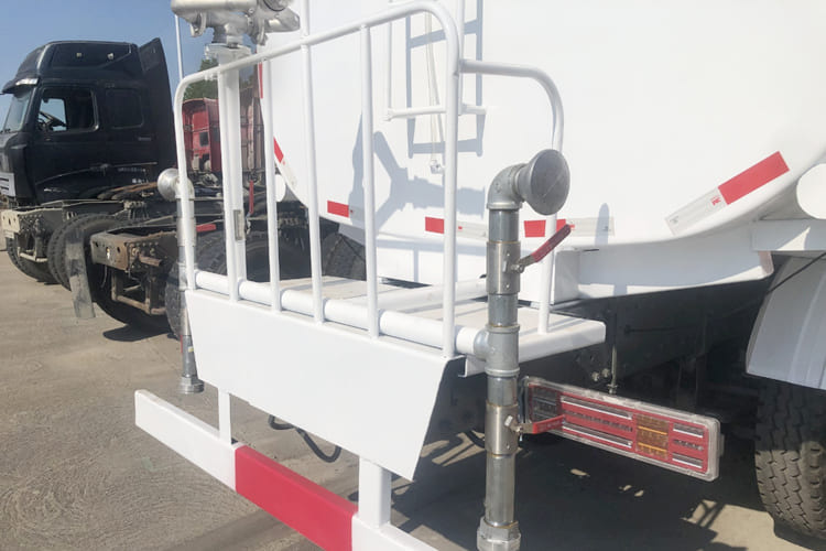 Howo Water Tanker Truck for Sale in Guyana - Camion citerne: photos 4 Howo Water Tanker Truck for Sale in Guyana - Camion citerne: photos 4
