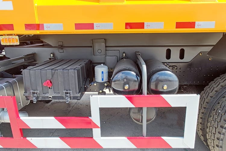 SHACMAN F2000 Shacman Truck for sale in Tanzania - Camion benne: photos 3 SHACMAN F2000 Shacman Truck for sale in Tanzania - Camion benne: photos 3