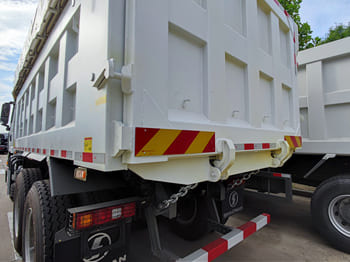 Camion benne pour transport de déchets SHACMAN Shacman F3000 6x4 Tractor Truck for Sale in Zambia: photos 6 Camion benne pour transport de déchets SHACMAN Shacman F3000 6x4 Tractor Truck for Sale in Zambia: photos 6