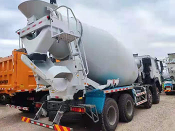 SINOTRUK Concrete Truck for Sale in Mali - Camion malaxeur: photos 3 SINOTRUK Concrete Truck for Sale in Mali - Camion malaxeur: photos 3