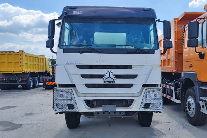 SINOTRUK Howo 400 Diesel Tanker Truck for Sale in Nigeria - Camion citerne: photos 3 SINOTRUK Howo 400 Diesel Tanker Truck for Sale in Nigeria - Camion citerne: photos 3