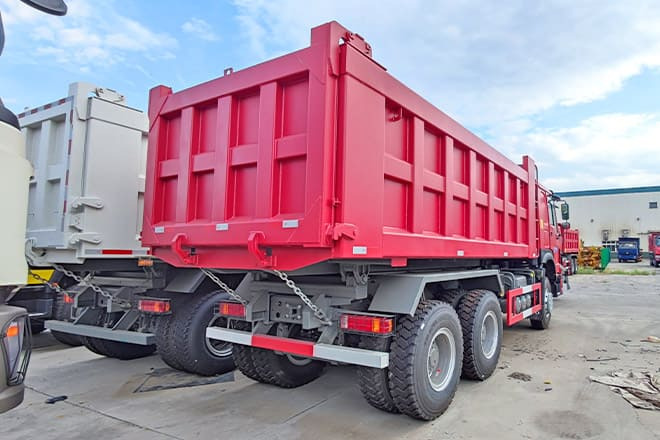 SINOTRUK New Sinotruk Howo 340 Tipper Trucks for Sale in Mali - Camion benne: photos 3 SINOTRUK New Sinotruk Howo 340 Tipper Trucks for Sale in Mali - Camion benne: photos 3
