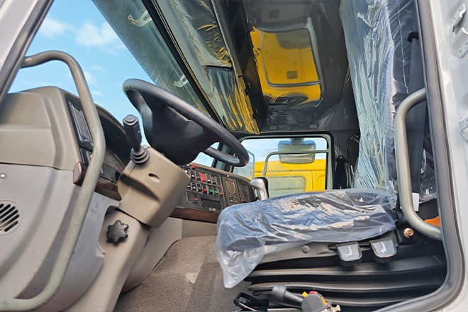 SINOTRUK Used Sinotruk Howo 371 10 Wheeler Dump Truck for Sale in Kenya - Camion benne: photos 5 SINOTRUK Used Sinotruk Howo 371 10 Wheeler Dump Truck for Sale in Kenya - Camion benne: photos 5