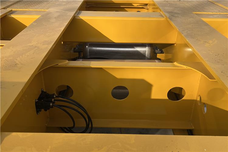 TITAN 20/40FT Terminal Trailer for Sale In Uganda - Semi-remorque porte-conteneur/ Caisse mobile: photos 2 TITAN 20/40FT Terminal Trailer for Sale In Uganda - Semi-remorque porte-conteneur/ Caisse mobile: photos 2