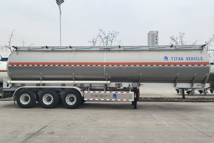 TITAN 3 Axle 42000liter Aluminum Tanker Trailer for Sale in Mali - Semi-remorque citerne: photos 1 TITAN 3 Axle 42000liter Aluminum Tanker Trailer for Sale in Mali - Semi-remorque citerne: photos 1