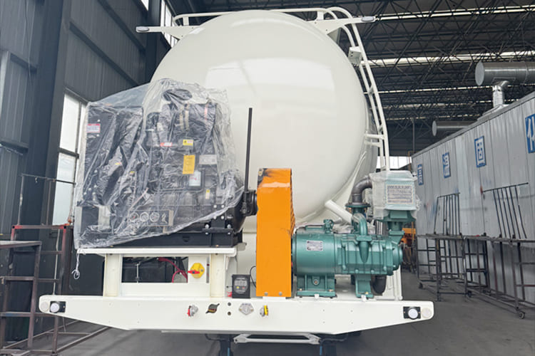 TITAN Dry Bulk Tanker Trailer for Sale in Saudi Arabia - Semi-remorque citerne: photos 3 TITAN Dry Bulk Tanker Trailer for Sale in Saudi Arabia - Semi-remorque citerne: photos 3