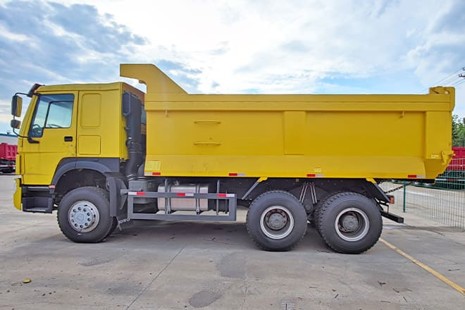 TITAN Howo 430 6x4 Dump Truck for Sale in Tanzania - Camion benne: photos 2 TITAN Howo 430 6x4 Dump Truck for Sale in Tanzania - Camion benne: photos 2