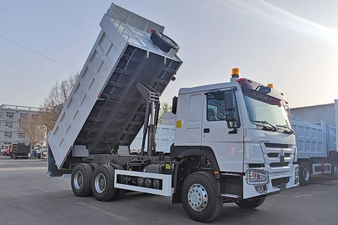 TITAN Howo 6x4 New Tipper Trucks for Sale in Ghana - Camion benne: photos 2 TITAN Howo 6x4 New Tipper Trucks for Sale in Ghana - Camion benne: photos 2