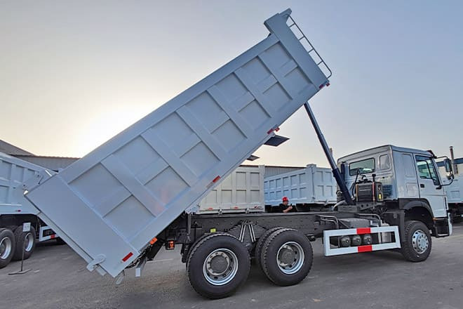 TITAN Sinotruk Howo New Dump Truck for Sale in Nigeria - Camion benne: photos 2 TITAN Sinotruk Howo New Dump Truck for Sale in Nigeria - Camion benne: photos 2