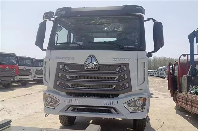 SINOTRUK Hohan NX Truck Price 371 hp 10 Wheeler for Sale In Tanzania - Tracteur routier: photos 4 SINOTRUK Hohan NX Truck Price 371 hp 10 Wheeler for Sale In Tanzania - Tracteur routier: photos 4