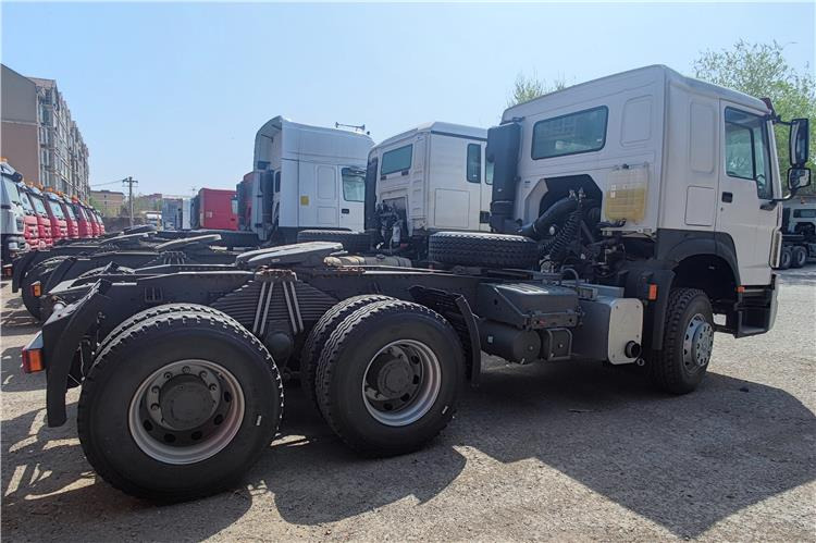SINOTRUK Howo 400hp Truck Tractor Price with Weichai Engine In Guinea - Tracteur routier: photos 3 SINOTRUK Howo 400hp Truck Tractor Price with Weichai Engine In Guinea - Tracteur routier: photos 3