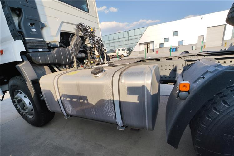 Crédit-bail de SINOTRUK Howo NX Truck Tractor 6x4 380hp Price for Sale In Tanzania SINOTRUK Howo NX Truck Tractor 6x4 380hp Price for Sale In Tanzania: photos 7 Crédit-bail de SINOTRUK Howo NX Truck Tractor 6x4 380hp Price for Sale In Tanzania SINOTRUK Howo NX Truck Tractor 6x4 380hp Price for Sale In Tanzania: photos 7