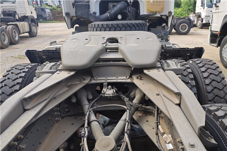 SINOTRUK Used Howo 400hp Tractor Truck for Sale In Nigeria Lagos - Tracteur routier: photos 3 SINOTRUK Used Howo 400hp Tractor Truck for Sale In Nigeria Lagos - Tracteur routier: photos 3