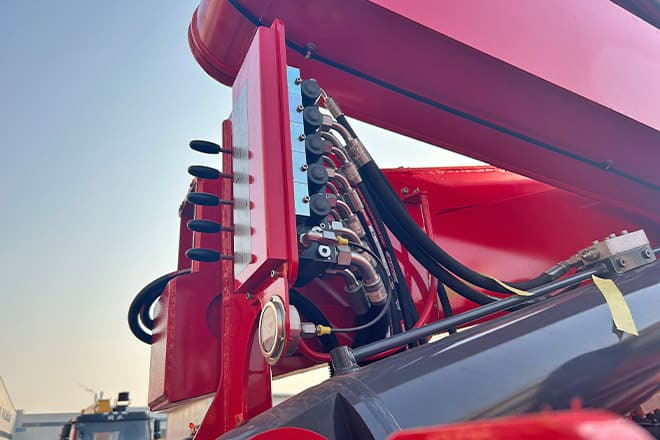 XCMG 20 40Ft Container Side Loader for Sale in Tanzania - Semi-remorque porte-conteneur/ Caisse mobile: photos 2 XCMG 20 40Ft Container Side Loader for Sale in Tanzania - Semi-remorque porte-conteneur/ Caisse mobile: photos 2