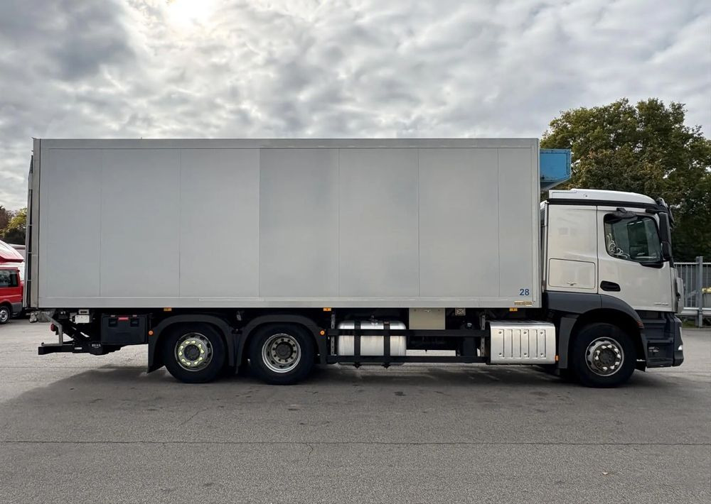 Mercedes-Benz Actros 2543 6x2 chłodnia izoterma 18 palet oś skrętna - Camion frigorifique: photos 4 Mercedes-Benz Actros 2543 6x2 chłodnia izoterma 18 palet oś skrętna - Camion frigorifique: photos 4