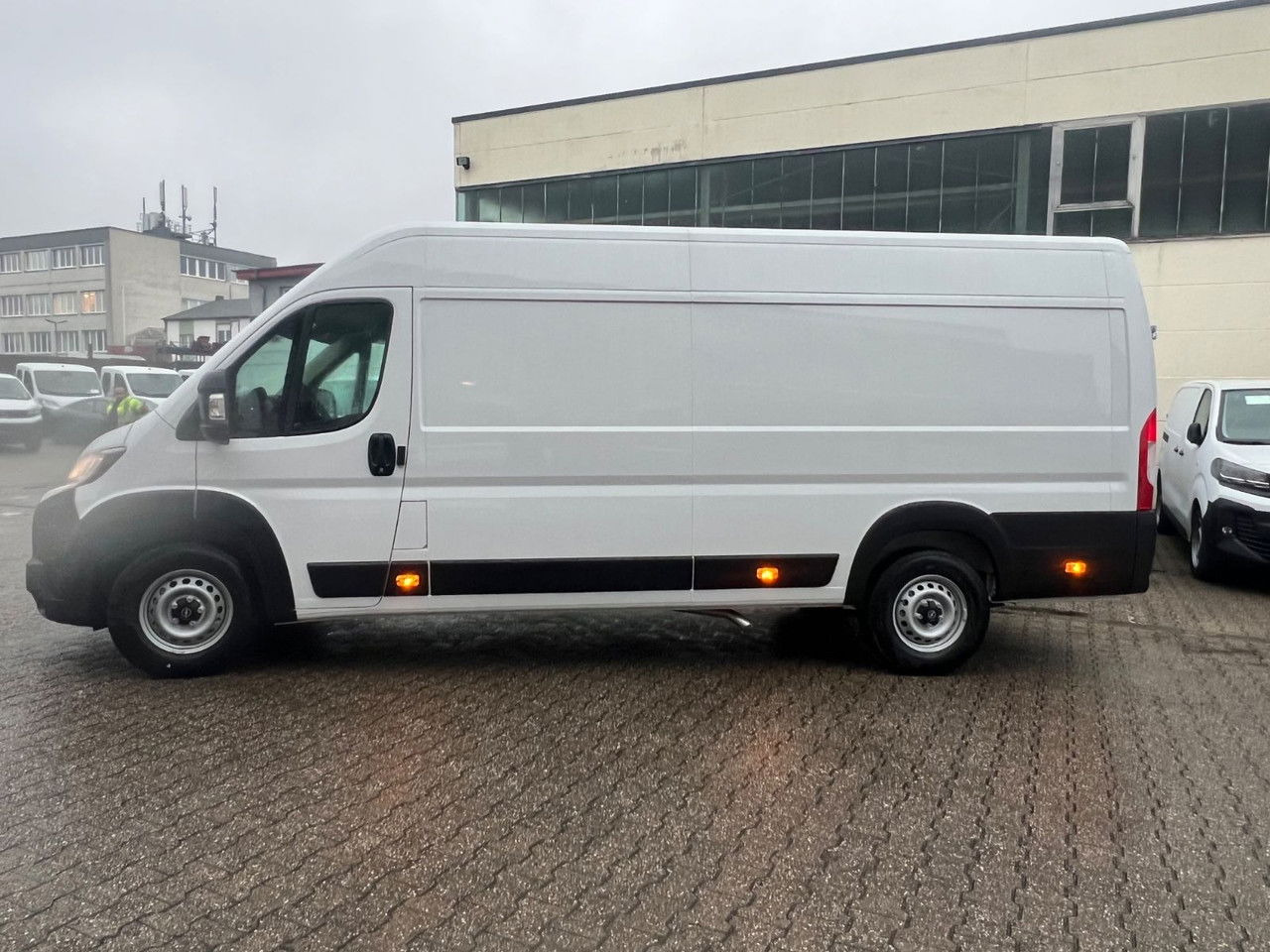 Opel Kasten 3,5 L4 H2 PS 180 Automatik+AHK Kasten 3,5 L4 H2 PS 180 Automatik+AHK - Fourgon utilitaire: photos 4 Opel Kasten 3,5 L4 H2 PS 180 Automatik+AHK Kasten 3,5 L4 H2 PS 180 Automatik+AHK - Fourgon utilitaire: photos 4