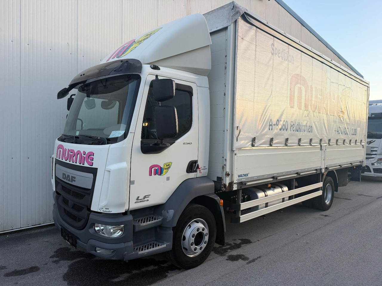 DAF LF 250 16T/LBW €6 - Camion à rideaux coulissants: photos 1 DAF LF 250 16T/LBW €6 - Camion à rideaux coulissants: photos 1