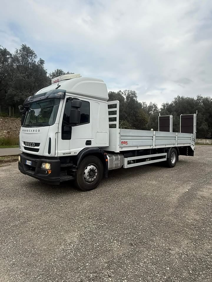 IVECO 180E Pianale Con Rampe Nuovo di fabbrica - Camion plateau: photos 5 IVECO 180E Pianale Con Rampe Nuovo di fabbrica - Camion plateau: photos 5