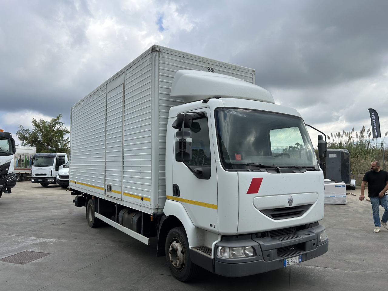 RENAULT Midlum 180 con furgonatarura e sponda - Camion fourgon: photos 2 RENAULT Midlum 180 con furgonatarura e sponda - Camion fourgon: photos 2