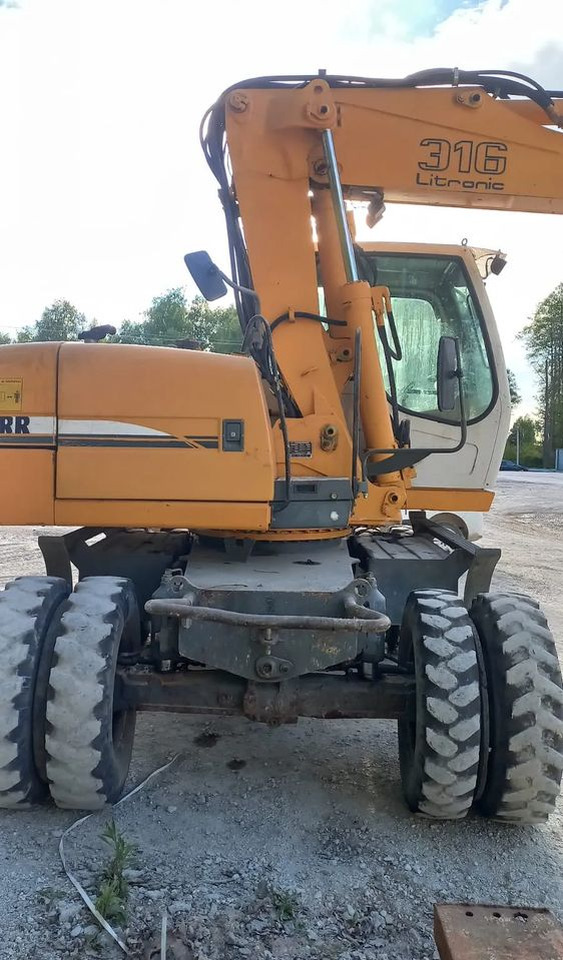 Liebherr A316 - Pelle sur pneus: photos 3 Liebherr A316 - Pelle sur pneus: photos 3