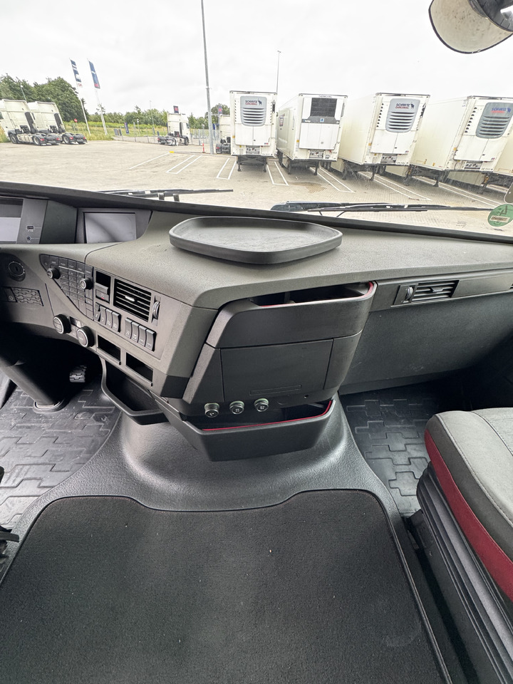 VOLVO DIESEL/LNG - Tracteur routier: photos 2 VOLVO DIESEL/LNG - Tracteur routier: photos 2