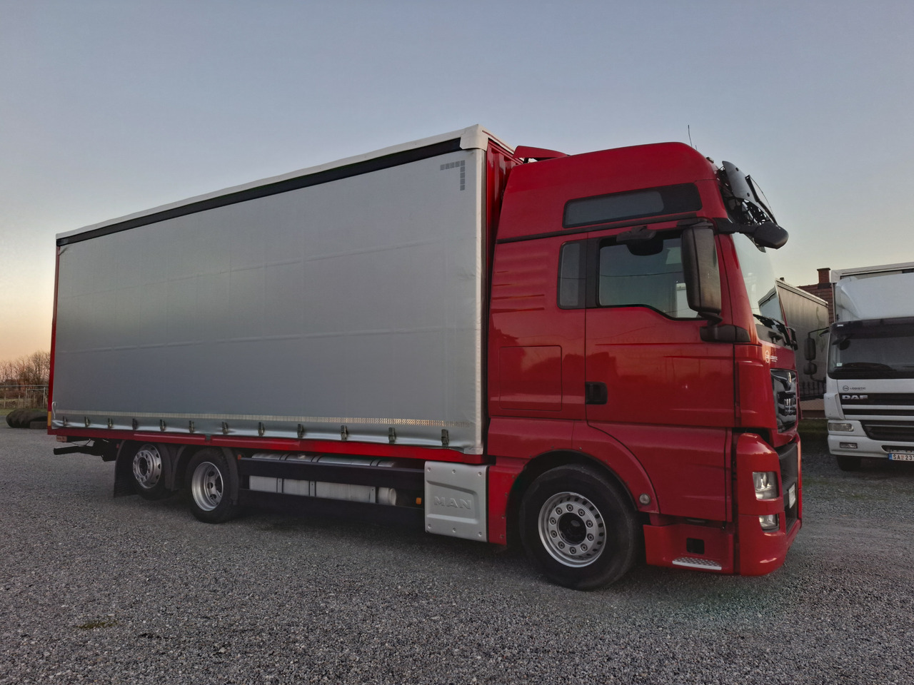 MAN TGX 26.440 E6 - Camion à rideaux coulissants: photos 5 MAN TGX 26.440 E6 - Camion à rideaux coulissants: photos 5