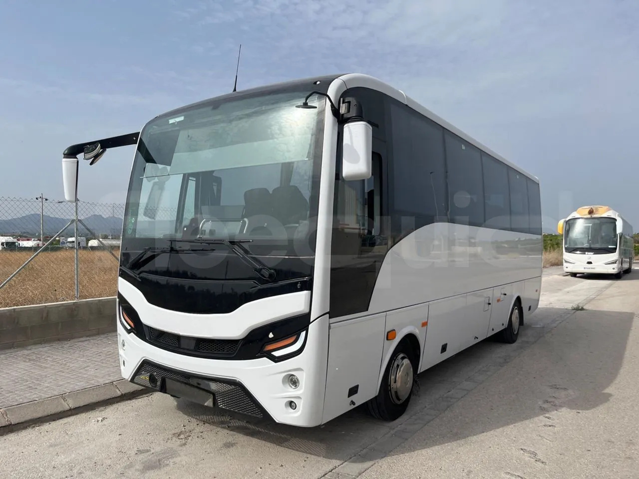 Isuzu Grand Toro - Autocar: photos 4 Isuzu Grand Toro - Autocar: photos 4