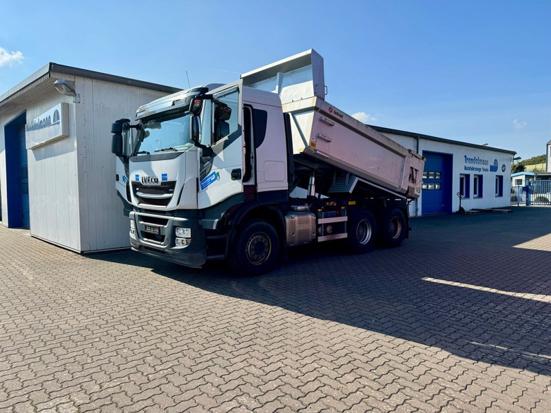Iveco X-Way 570 AS 260XZ/HR 6x4 Hinterkipper Hardox Hydraulische Heckk - Camion benne: photos 1 Iveco X-Way 570 AS 260XZ/HR 6x4 Hinterkipper Hardox Hydraulische Heckk - Camion benne: photos 1