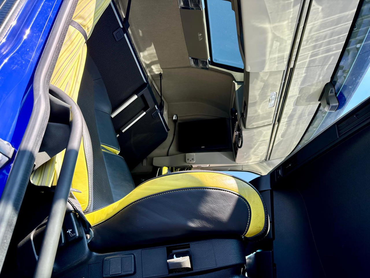 Tracteur routier Volvo FH-16-750 SZM 6x4 80 to Retarder TÜV 09.2026: photos 25 Tracteur routier Volvo FH-16-750 SZM 6x4 80 to Retarder TÜV 09.2026: photos 25