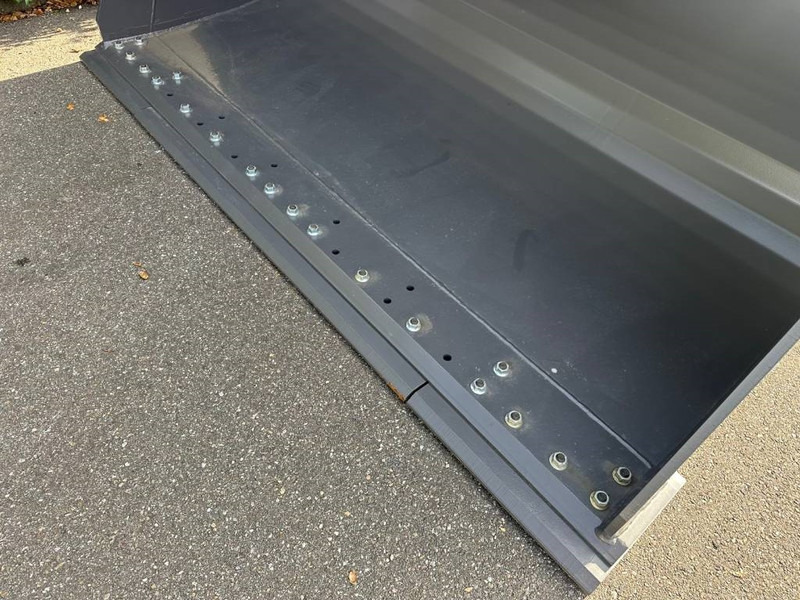 Godet pour chargeur pour Engins de chantier neuf Volvo L90H bucket: photos 10