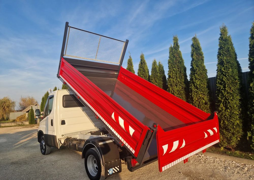 Iveco 35c15 3.0 - Utilitaire benne: photos 3 Iveco 35c15 3.0 - Utilitaire benne: photos 3