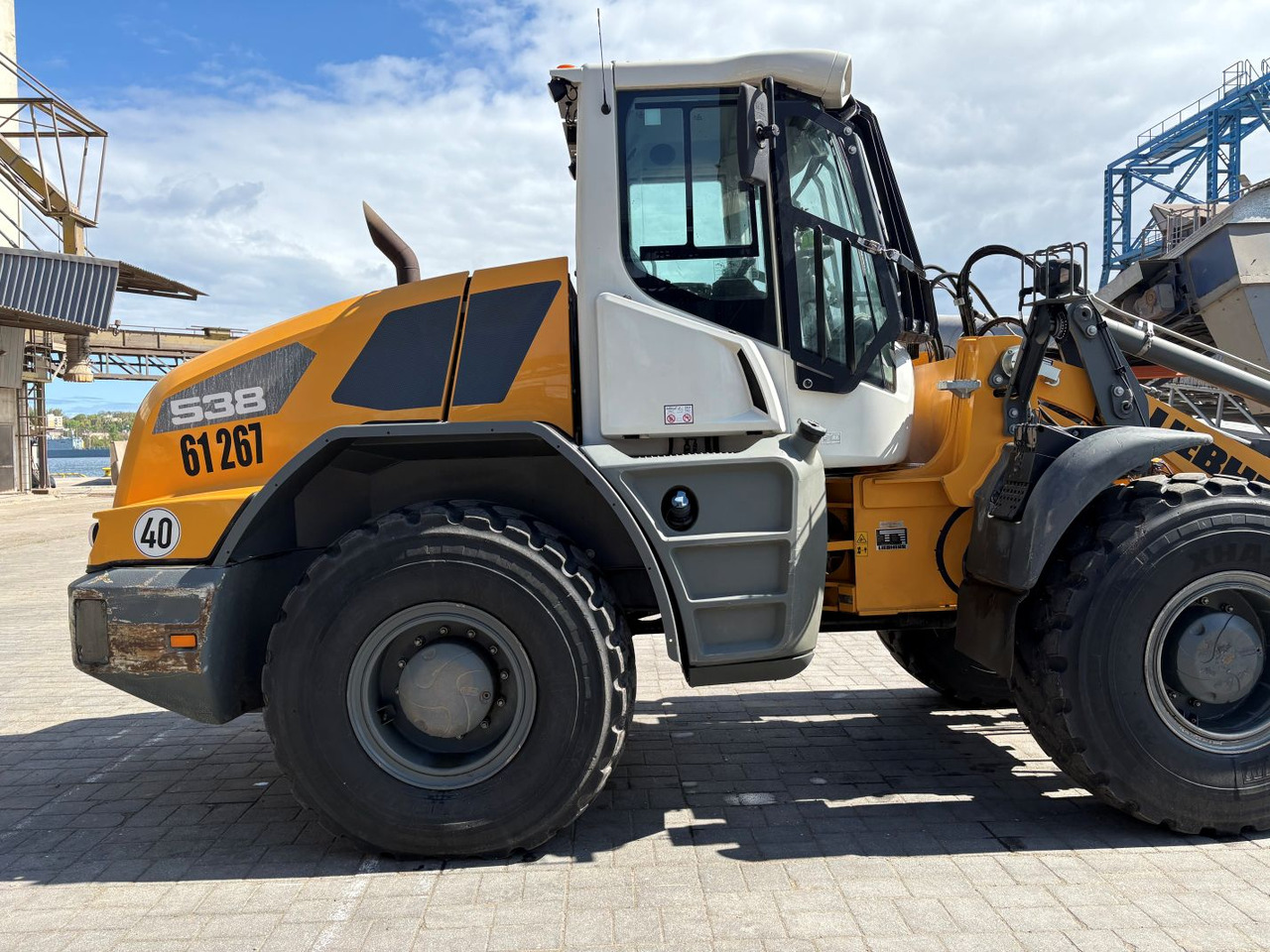 LIEBHERR L538 - Chargeuse sur pneus: photos 1 LIEBHERR L538 - Chargeuse sur pneus: photos 1