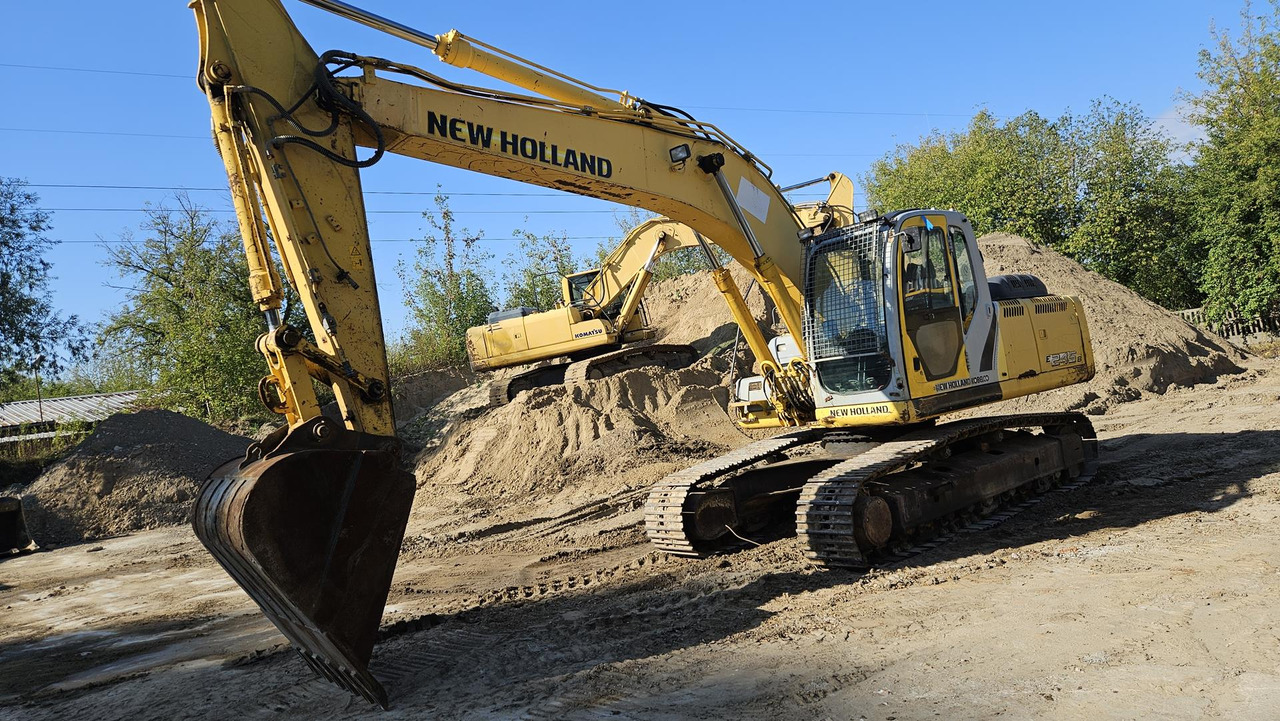 NEW HOLLAND E 245 B - Pelle sur chenille: photos 3 NEW HOLLAND E 245 B - Pelle sur chenille: photos 3