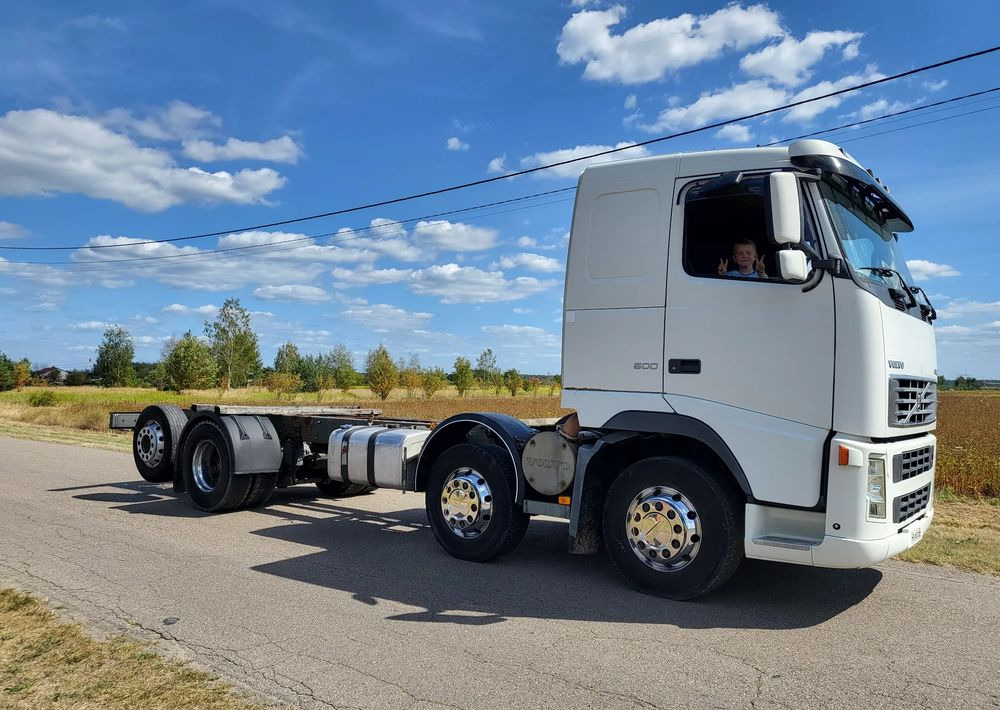 Volvo FH 500 8x2 - Châssis cabine: photos 1 Volvo FH 500 8x2 - Châssis cabine: photos 1