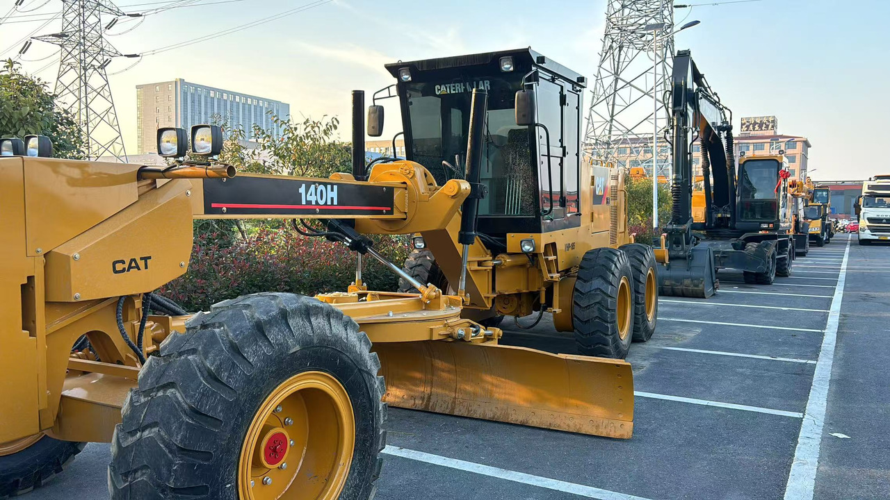 CATERPILLAR 140H used motor grader source supplier - Niveleuse: photos 1 CATERPILLAR 140H used motor grader source supplier - Niveleuse: photos 1