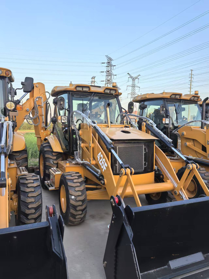 CATERPILLAR 426F - Tractopelle: photos 1 CATERPILLAR 426F - Tractopelle: photos 1