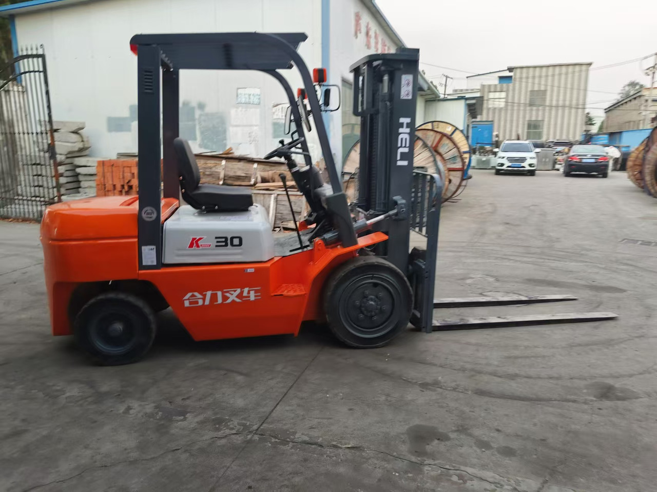 HELI k30 used diesel forklift Customizable mast clamps - Chariot élévateur diesel: photos 1 HELI k30 used diesel forklift Customizable mast clamps - Chariot élévateur diesel: photos 1